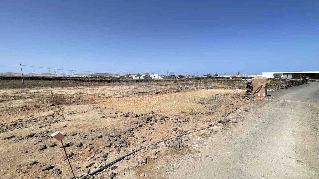 Ubebygd land til salgs i Lajares - € 170 000 (Ref: 10110429)