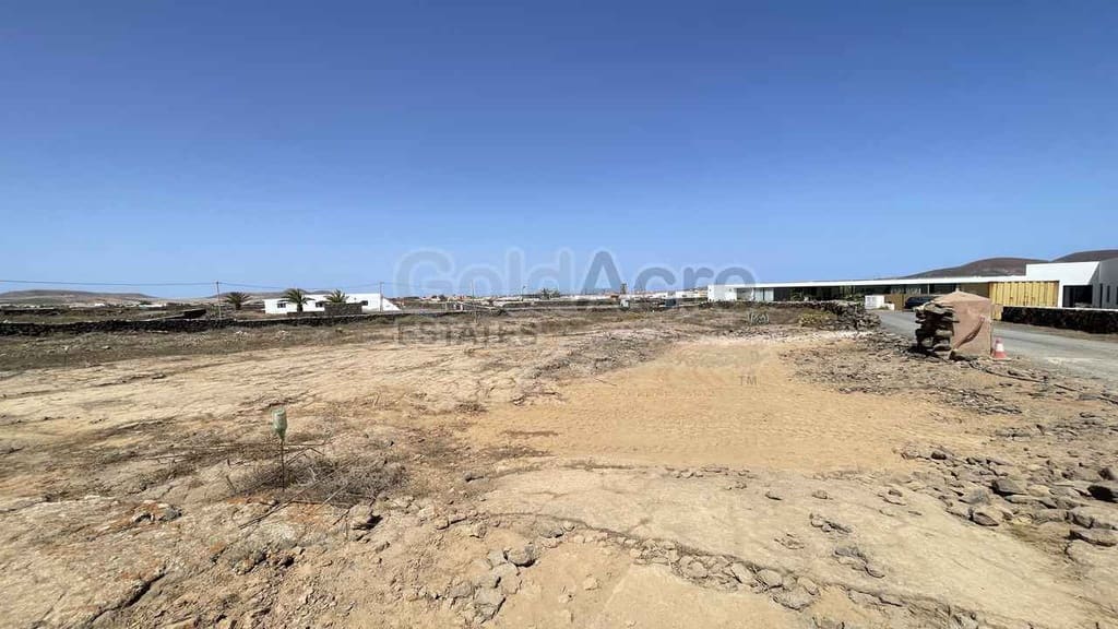 Ubebygd land til salgs i Lajares - € 170 000 (Ref: 10110429)