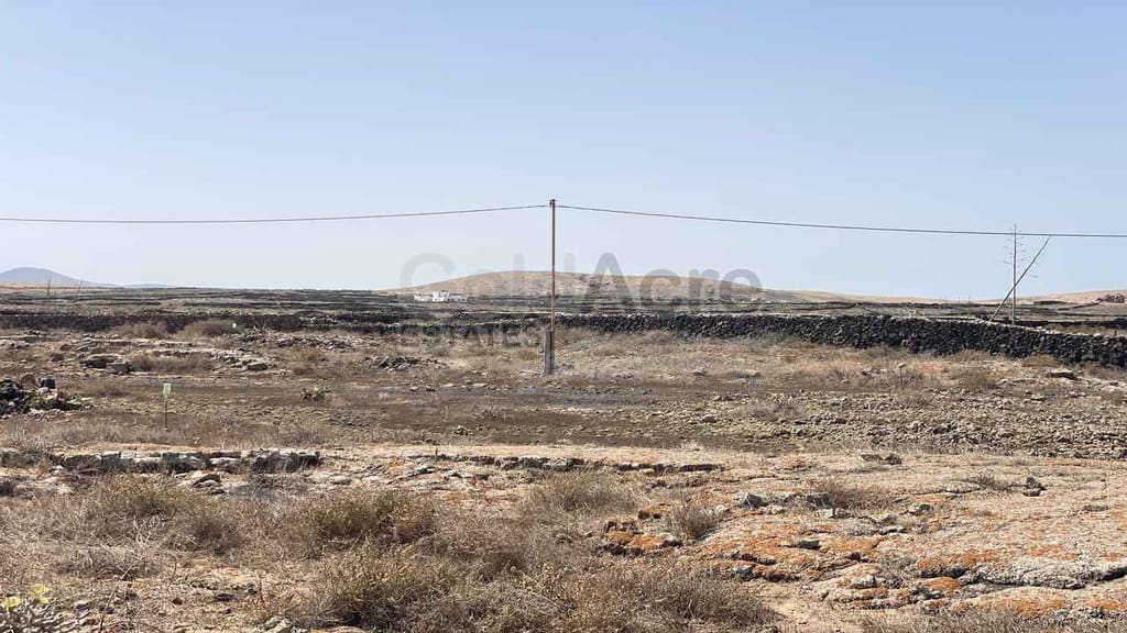 Ubebygd land til salgs i Lajares - € 170 000 (Ref: 10110429)