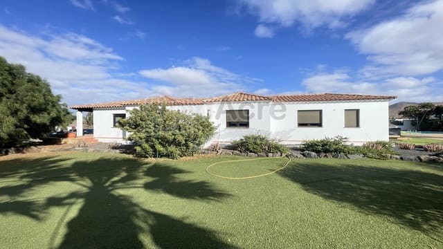 5 soverom Villa til salgs i Villaverde, La Oliva med svømmebasseng - € 970 000 (Ref: 10118653)