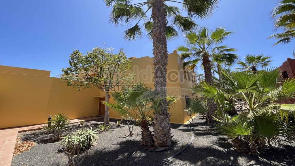 1 bedroom Apartment for sale in Corralejo with pool - € 225,000 (Ref: 10150196)