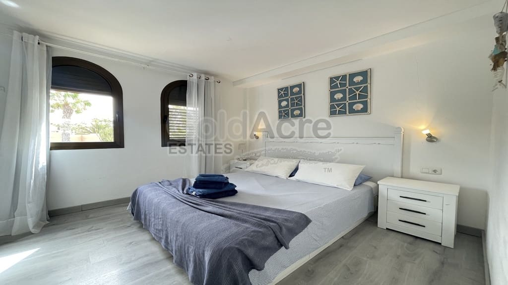 1 bedroom Apartment for sale in Corralejo with pool - € 215,000 (Ref: 10158854)