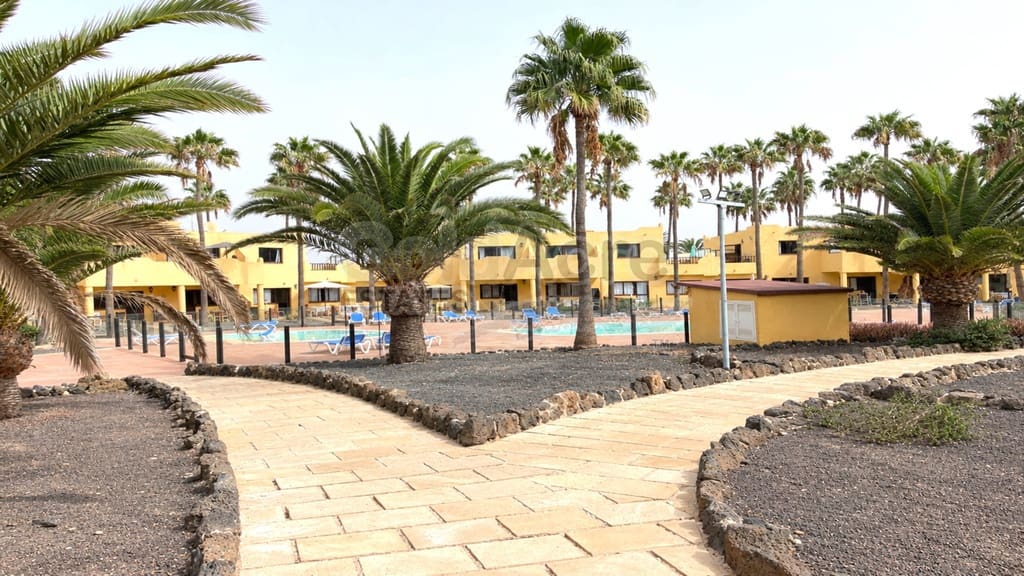 1 bedroom Apartment for sale in Corralejo with pool - € 215,000 (Ref: 10158854)