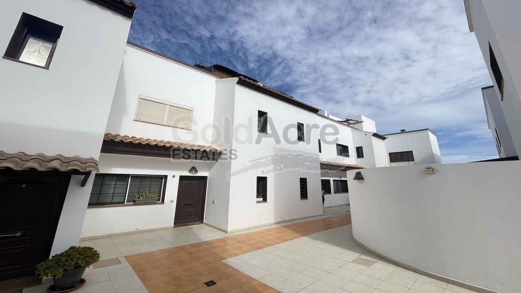 3 bedroom Terraced Villa for sale in La Oliva with pool - € 249,000 (Ref: 10162080)
