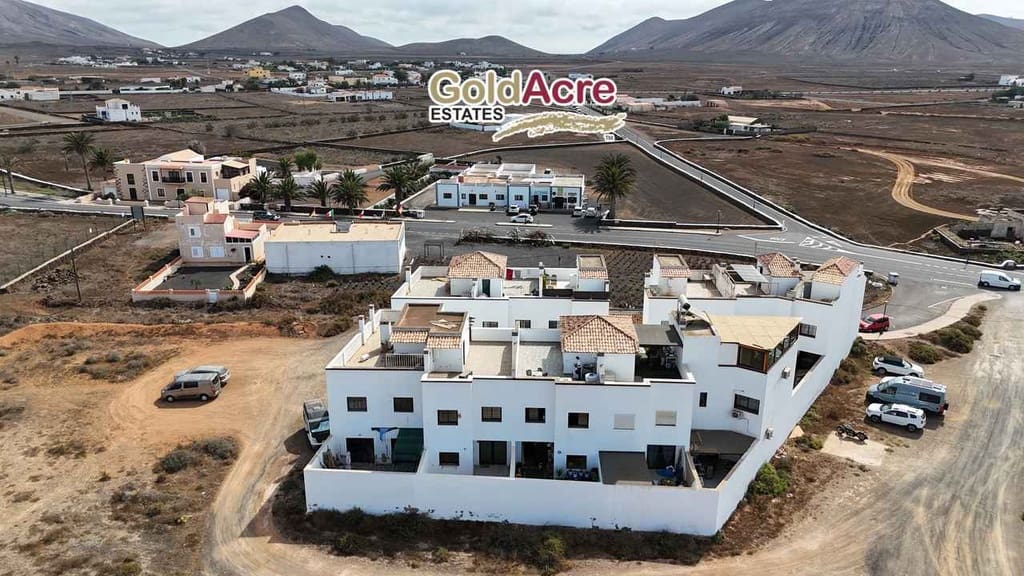 3 bedroom Terraced Villa for sale in La Oliva with pool - € 249,000 (Ref: 10162080)