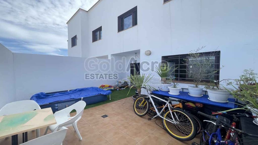 3 bedroom Terraced Villa for sale in La Oliva with pool - € 249,000 (Ref: 10162080)