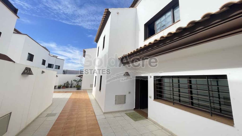 3 bedroom Terraced Villa for sale in La Oliva with pool - € 249,000 (Ref: 10162080)