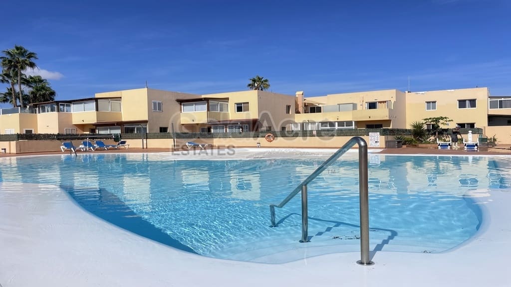 1 bedroom Apartment for sale in Corralejo with pool - € 230,000 (Ref: 10168031)