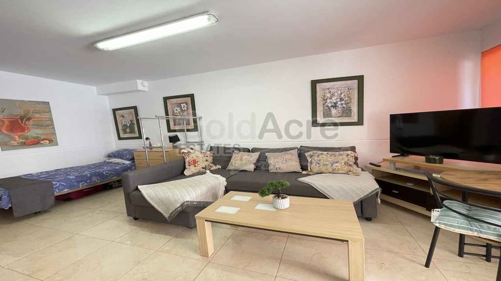 3 bedroom Villa for sale in Antigua with pool - € 229,000 (Ref: 10168032)