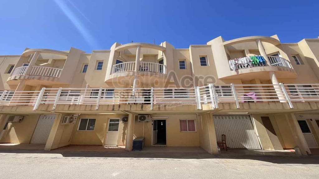 3 bedroom Villa for sale in Antigua with pool - € 229,000 (Ref: 10168032)