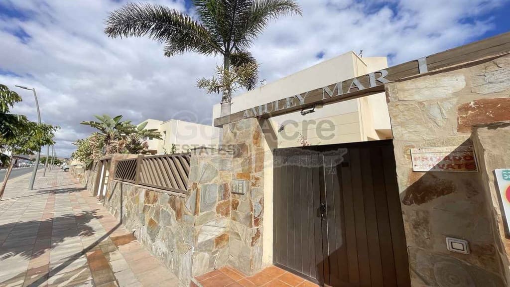3 bedroom Villa for sale in Antigua with pool - € 229,000 (Ref: 10168032)