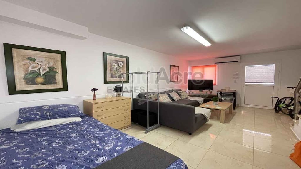 3 bedroom Villa for sale in Antigua with pool - € 229,000 (Ref: 10168032)