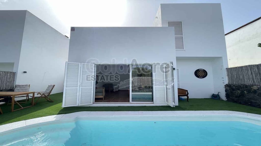 Chalet de 2 habitaciones en Corralejo en venta con piscina garaje - 259.000 € (Ref: 10179731)