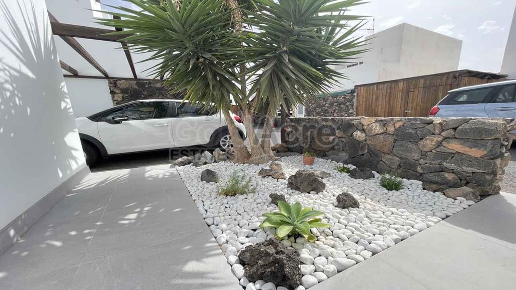 Chalet de 2 habitaciones en Corralejo en venta con piscina garaje - 259.000 € (Ref: 10179731)