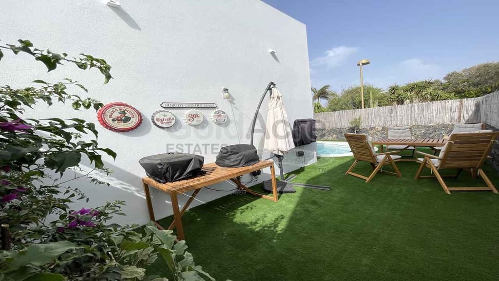 Chalet de 2 habitaciones en Corralejo en venta con piscina garaje - 259.000 € (Ref: 10179731)