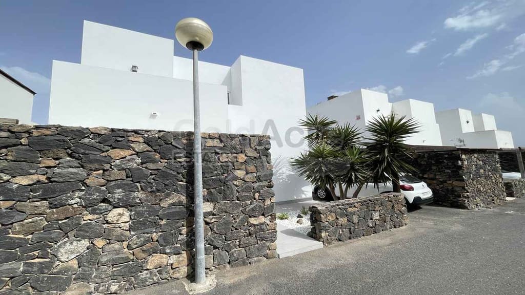 Chalet de 2 habitaciones en Corralejo en venta con piscina garaje - 259.000 € (Ref: 10179731)