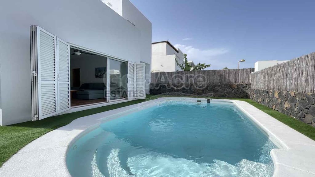 Chalet de 2 habitaciones en Corralejo en venta con piscina garaje - 259.000 € (Ref: 10179731)