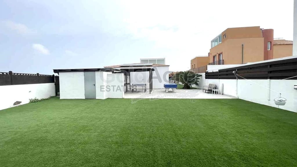3 slaapkamer Villa te koop in Corralejo met zwembad garage - € 595.000 (Ref: 10186301)