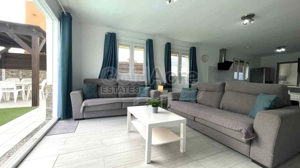 3 slaapkamer Villa te koop in Corralejo met zwembad garage - € 595.000 (Ref: 10186301)