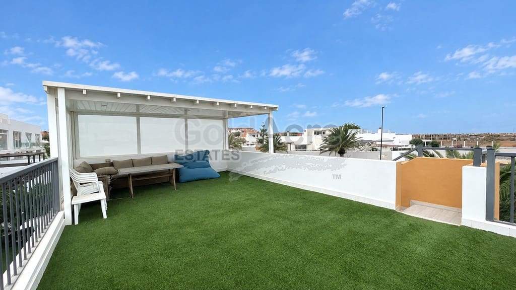 3 slaapkamer Villa te koop in Corralejo met zwembad garage - € 595.000 (Ref: 10186301)