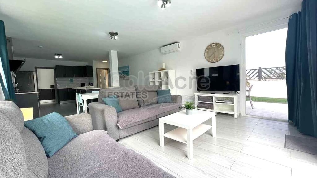 3 slaapkamer Villa te koop in Corralejo met zwembad garage - € 595.000 (Ref: 10186301)