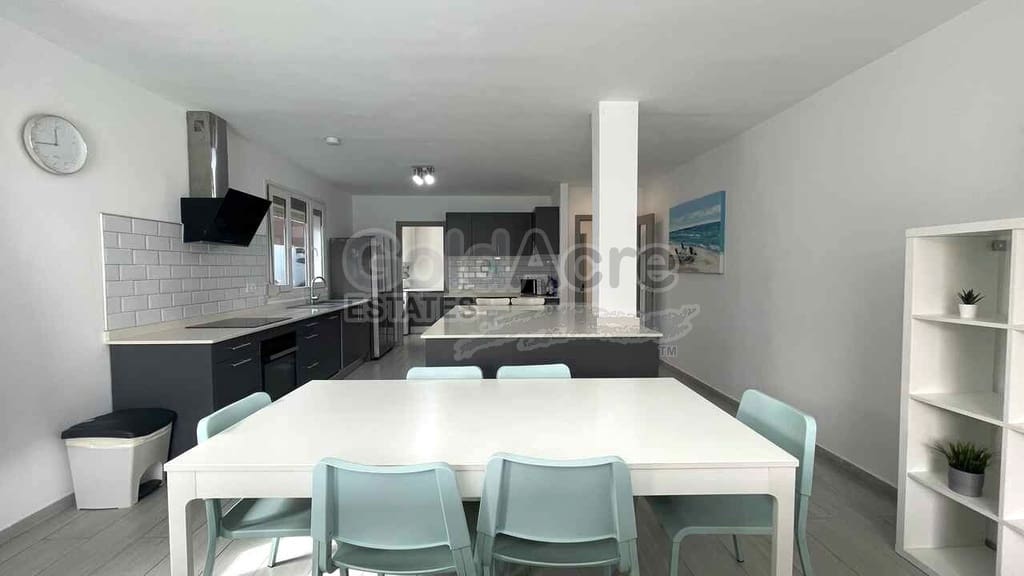 3 slaapkamer Villa te koop in Corralejo met zwembad garage - € 595.000 (Ref: 10186301)