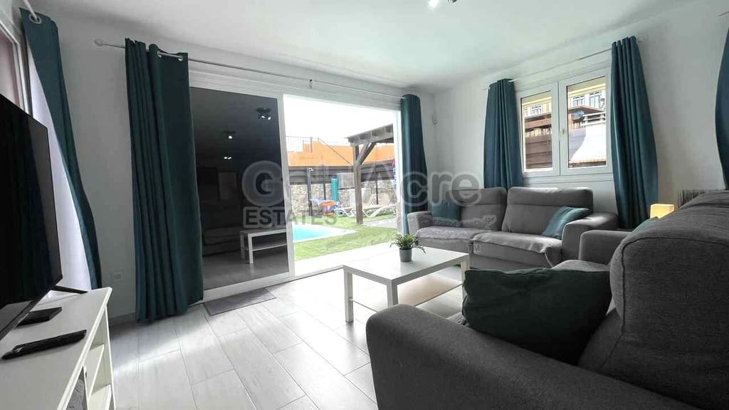 3 slaapkamer Villa te koop in Corralejo met zwembad garage - € 595.000 (Ref: 10186301)