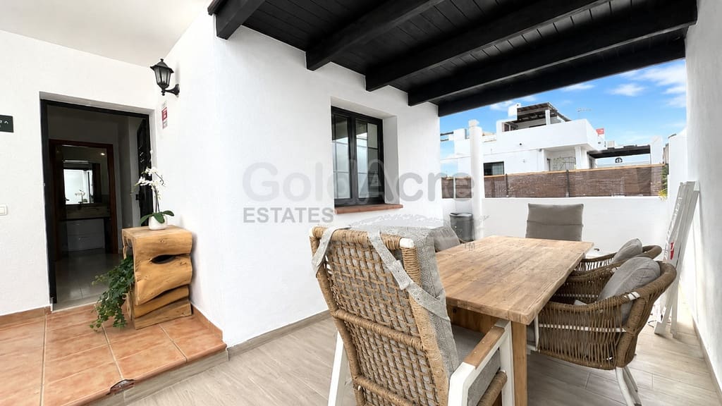 4 soveværelse Villa til salg i Corralejo med swimmingpool garage - € 530.000 (Ref: 10186302)