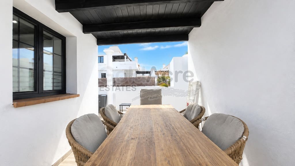 4 soveværelse Villa til salg i Corralejo med swimmingpool garage - € 530.000 (Ref: 10186302)