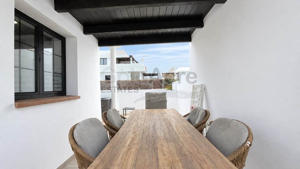 4 soveværelse Villa til salg i Corralejo med swimmingpool garage - € 530.000 (Ref: 10186302)