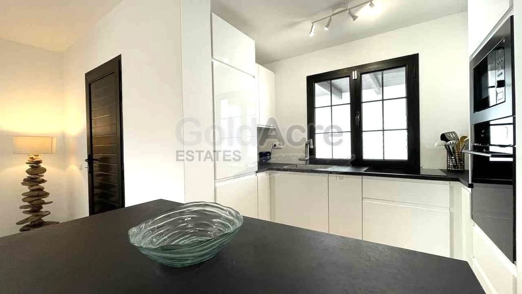 4 soveværelse Villa til salg i Corralejo med swimmingpool garage - € 530.000 (Ref: 10186302)