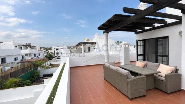 4 soveværelse Villa til salg i Corralejo, La Oliva med swimmingpool garage - € 530.000 (Ref: 10186302)