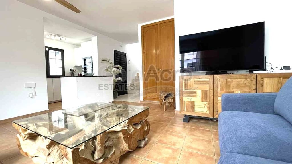 4 soveværelse Villa til salg i Corralejo med swimmingpool garage - € 530.000 (Ref: 10186302)