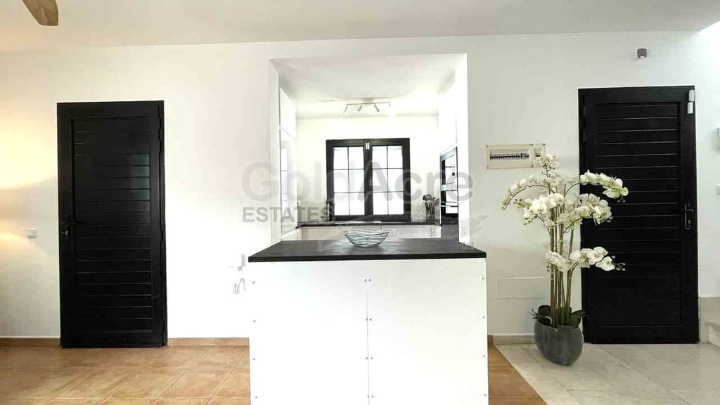 4 soveværelse Villa til salg i Corralejo med swimmingpool garage - € 530.000 (Ref: 10186302)
