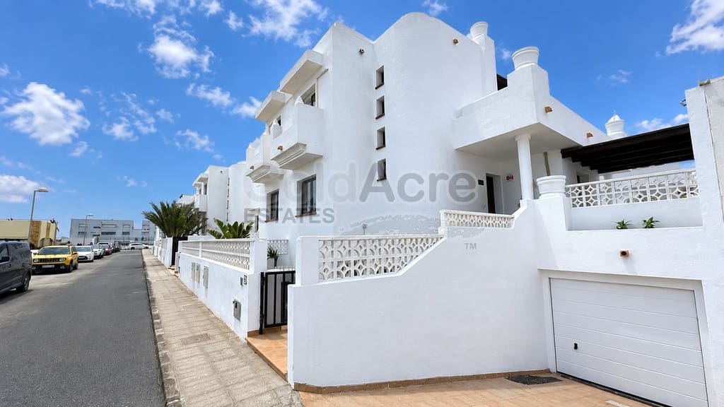 4 soveværelse Villa til salg i Corralejo med swimmingpool garage - € 530.000 (Ref: 10186302)