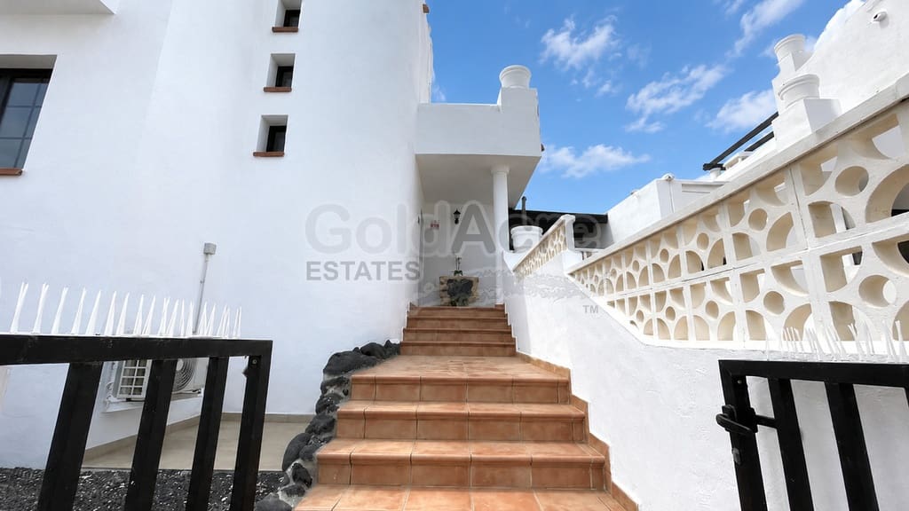 4 soveværelse Villa til salg i Corralejo med swimmingpool garage - € 530.000 (Ref: 10186302)