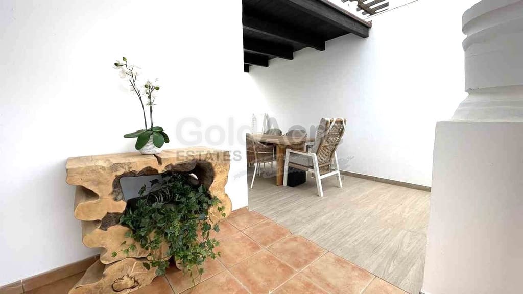 4 soveværelse Villa til salg i Corralejo med swimmingpool garage - € 530.000 (Ref: 10186302)