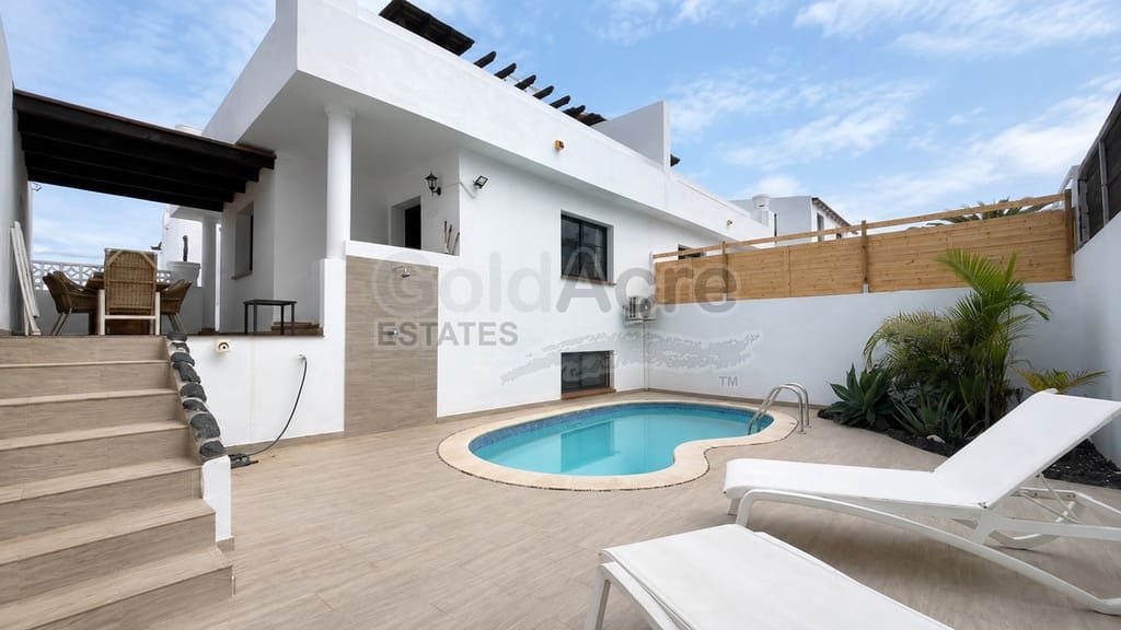 4 soveværelse Villa til salg i Corralejo med swimmingpool garage - € 530.000 (Ref: 10186302)
