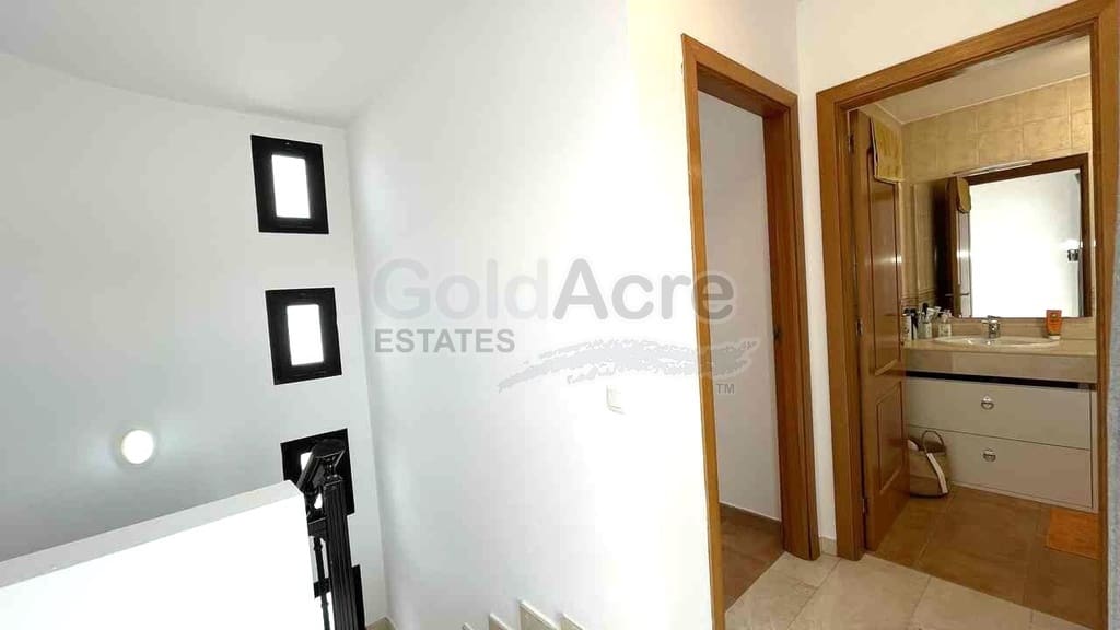 4 soveværelse Villa til salg i Corralejo med swimmingpool garage - € 530.000 (Ref: 10186302)