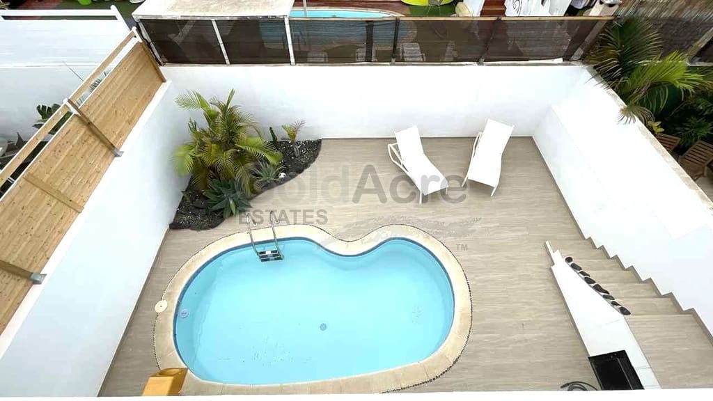 4 soveværelse Villa til salg i Corralejo med swimmingpool garage - € 530.000 (Ref: 10186302)