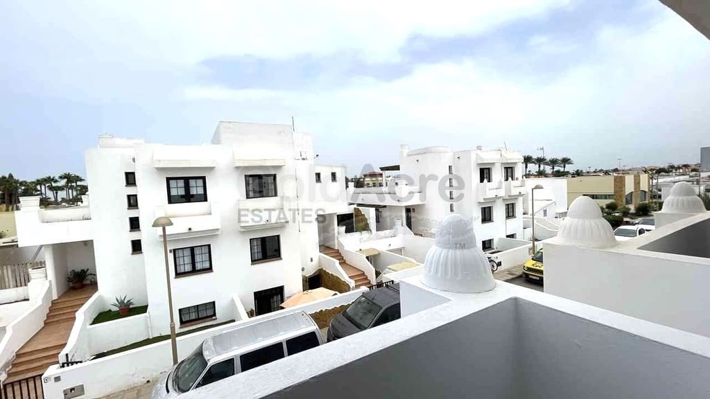 4 soveværelse Villa til salg i Corralejo med swimmingpool garage - € 530.000 (Ref: 10186302)