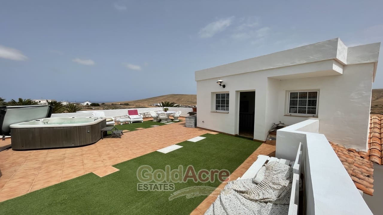 3 quarto Moradia para venda em La Oliva com piscina - 440 000 € (Ref: 7588342)