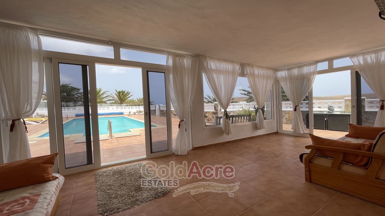3 quarto Moradia para venda em La Oliva com piscina - 440 000 € (Ref: 7588342)