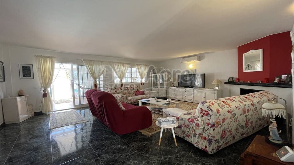 3 makuuhuone Huvila myytävänä paikassa La Oliva mukana uima-altaan - 410 000 € (Ref: 7588342)