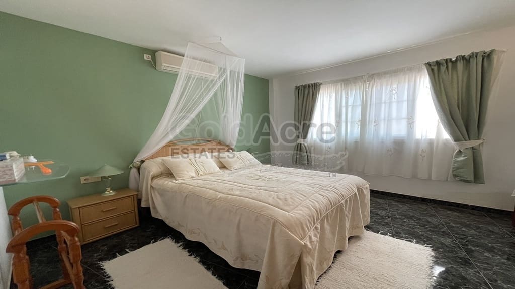 3 makuuhuone Huvila myytävänä paikassa La Oliva mukana uima-altaan - 410 000 € (Ref: 7588342)