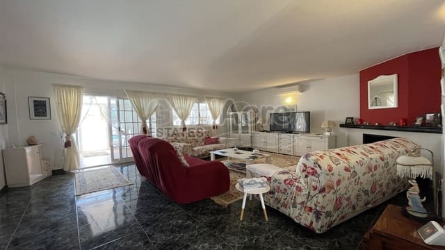 3 soveværelse Villa til salg i La Oliva med swimmingpool - € 410.000 (Ref: 7588342)