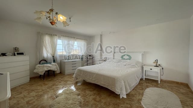 3 soveværelse Villa til salg i La Oliva med swimmingpool - € 410.000 (Ref: 7588342)