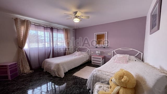 3 soveværelse Villa til salg i La Oliva med swimmingpool - € 410.000 (Ref: 7588342)