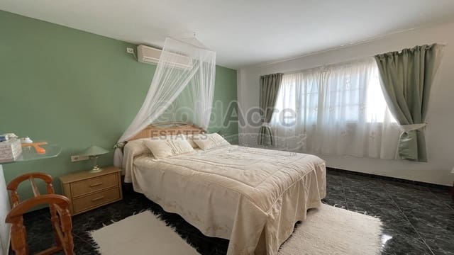 3 soveværelse Villa til salg i La Oliva med swimmingpool garage - € 410.000 (Ref: 7588342)