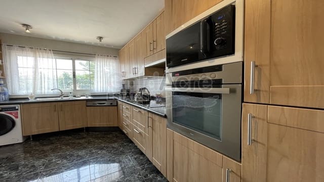 Chalet de 3 habitaciones en La Oliva en venta con piscina garaje - 410.000 € (Ref: 7588342)